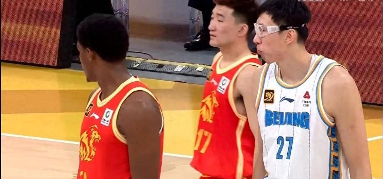包含孙铭徽21分广厦胜浙江林庭谦32分天津胜四川的词条