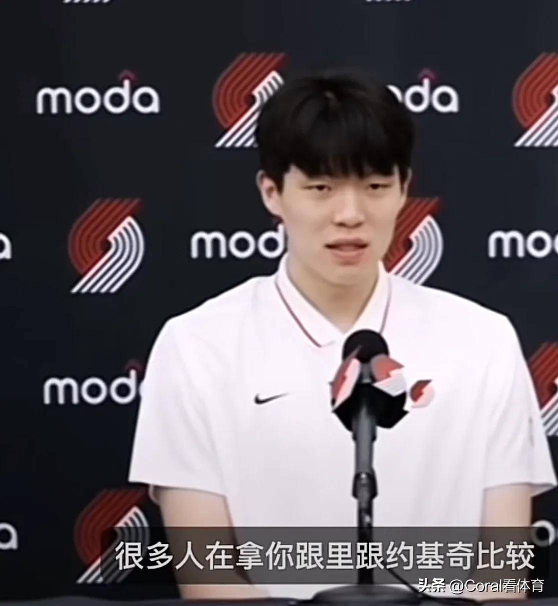包含开拓者更新播客谈到杨瀚森：语言障碍是一大问题但正越来越好，学习能力很强的词条