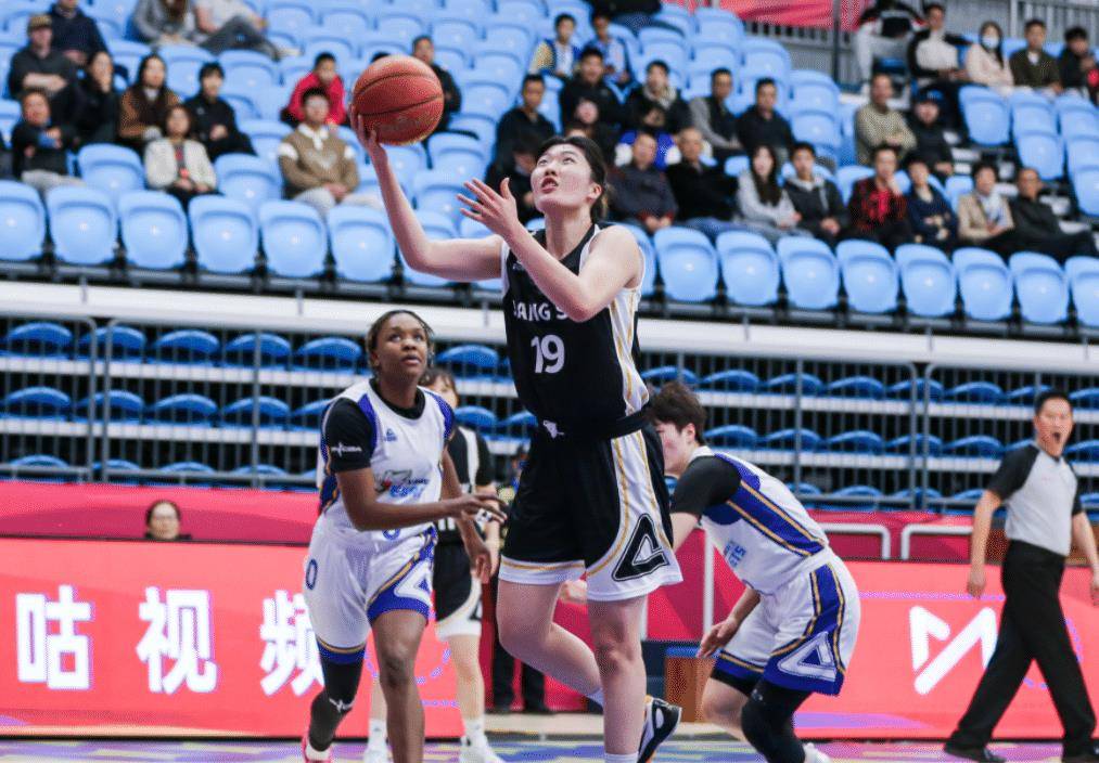 包含罗欣棫出战19分钟，投篮4中1、三分2中1得到5分3篮板的词条